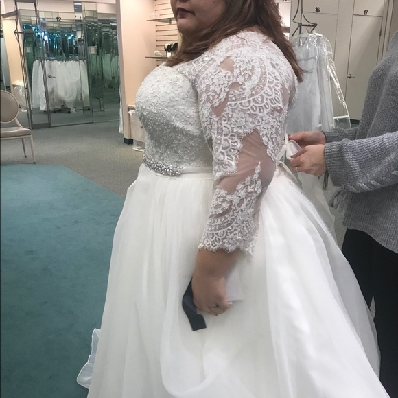 Wedding Dress - Picture 2 of 4